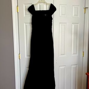 Formal Tadashi deep navy gown.  Can be worn off or on shoulder.  Slight train: